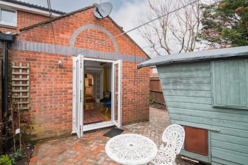 Exclusive Home in Acton by UnderTheDoormat - image 9