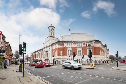 Exclusive Home in Acton by UnderTheDoormat - image 13