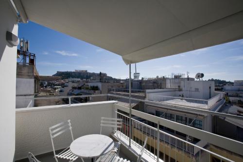 SYNATHENS APARTMENTS & STUDIOS - image 5