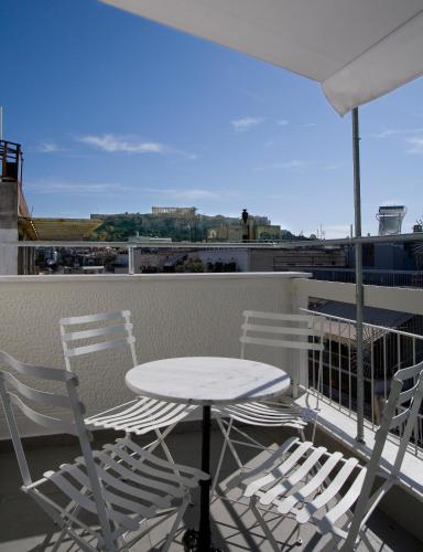 SYNATHENS APARTMENTS & STUDIOS - image 8