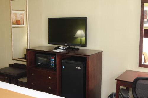 Holiday Inn Express Hotel & Suites Indianapolis W - Airport Area, an IHG Hotel