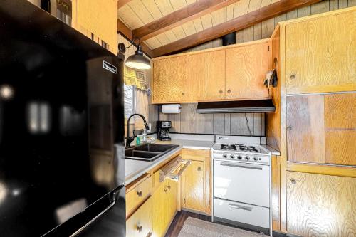 Big Bear Cozy Cabin - image 4