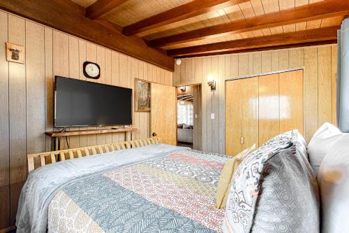 Big Bear Cozy Cabin - image 6