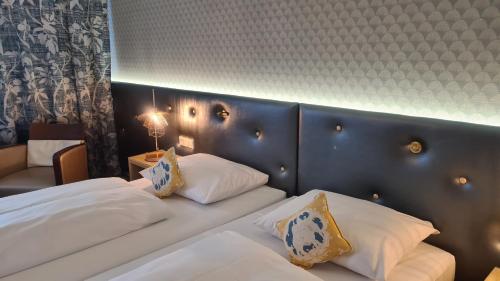 2 twin beds