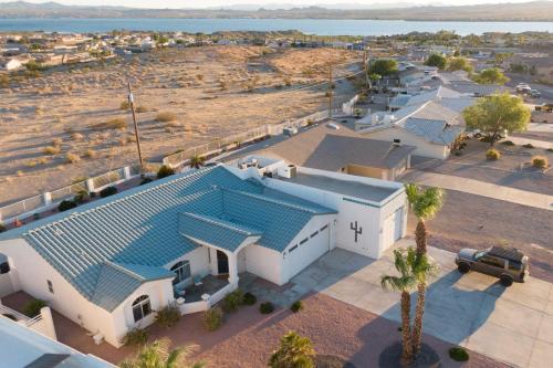 Pool, Patio and Lake Views Lake Havasu City Home! in 哈瓦蘇湖城