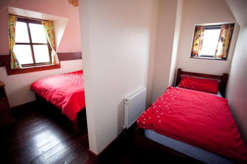 Aille River Tourist Hostel and Campsite Doolin Room Type - Deluxe Family Room (3 Adults)
