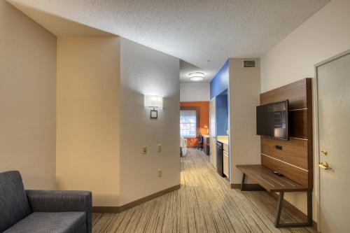 Holiday Inn Express Hotel & Suites Oshkosh - State Route 41