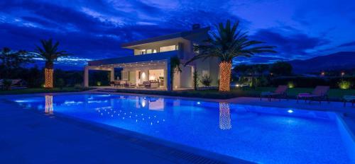 Villa Divulja Beachfront - 4 Bedroom Villa - Stunning Sea Views - Perfect for Families in Split