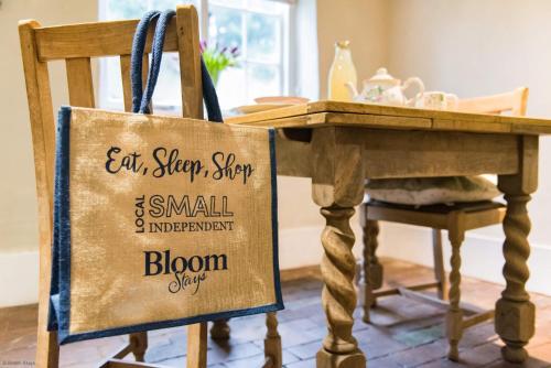 ทัศนียภาพภายนอกโรงแรม, Oast Barn Cottage by Bloom Stays in เฟเวอร์ชาม