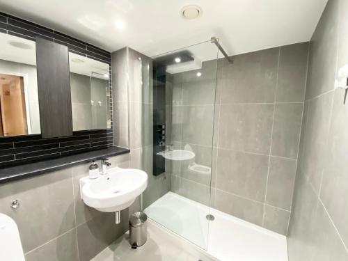 Cosy City Centre Location, Hydro Massage Showe, Manchester (photo 6)