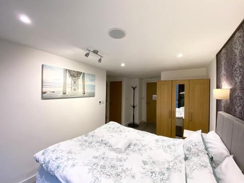 Cosy City Centre Location, Hydro Massage Showe, Manchester (photo 9)