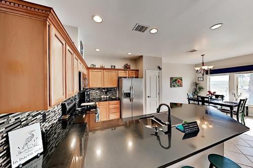 Gulf Getaway Near Beach - 2 Pools Tennis & Golf townhouse - image 7