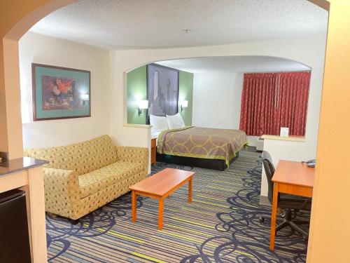 Super 8 by Wyndham Fort Worth South - image 3