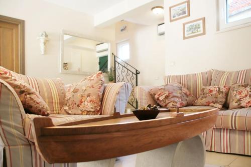 Villa Makarska Petite - A Delightful 2 Bedroom Villa Gym Sauna - Jacuzzi - image 3