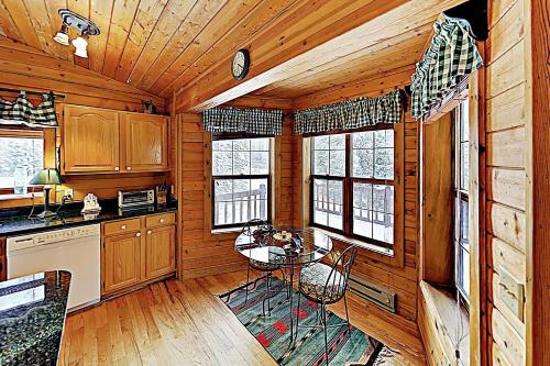 New Listing! Lovely Log Mountain Home with Fireplace home - image 7