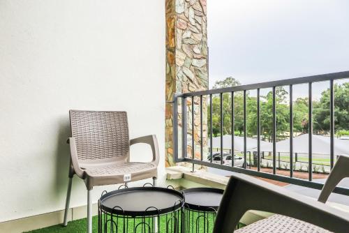 Balcony/terrace, Insaka's The Reid Apartment - Sandton in Lethabong