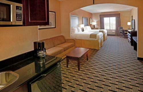 Comfort Inn & Suites Dallas Medical-Market Center Holiday Inn Express Hotel & Suites Dallas Central is conveniently located in the popular Stemmons Corridor area. The property offers a high standard of service and amenities to suit the individual nee