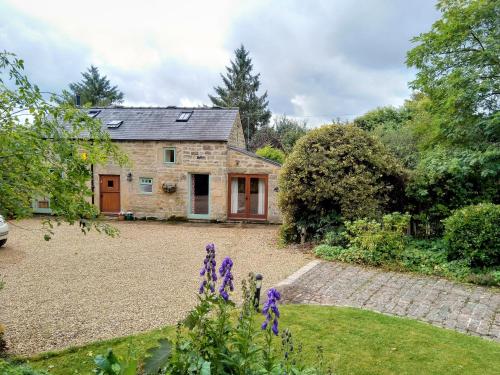 Acorn Cottage Ashover - image 5