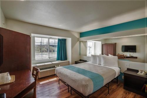 Motel 6-Idaho Falls, ID - Snake River Located in Idaho Falls, Motel 6 Snake River is a perfect starting point from which to explore Idaho Falls (ID). The hotel offers guests a range of services and amenities designed to provide comfort an