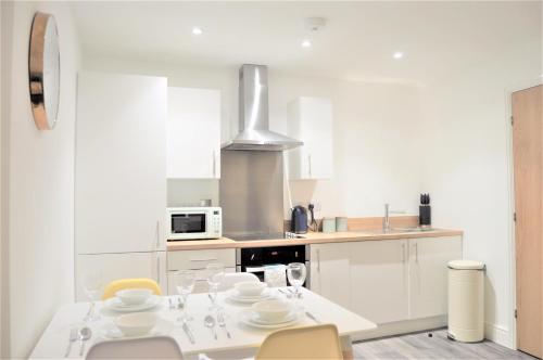Royal Suite, Elegant Spacious 2 Bed Apartment In The City Centre - Perfect For Work Or Leisure!, , South Yorkshire