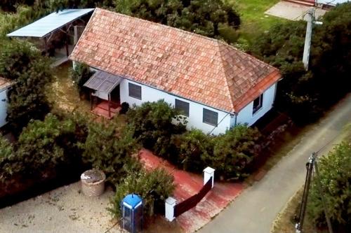 Rozsa House - Village Retreat