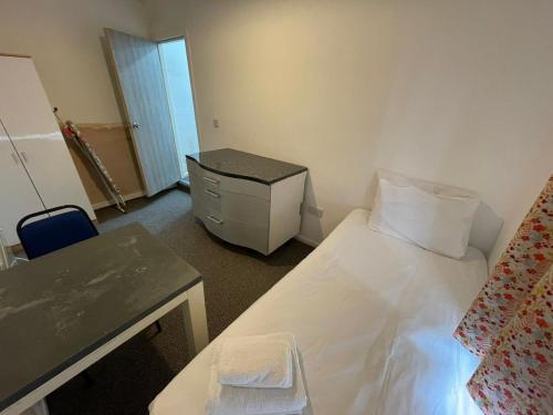 Quiet Private Room Close To Town Centre - Freewifi, Oldham, Greater Manchester