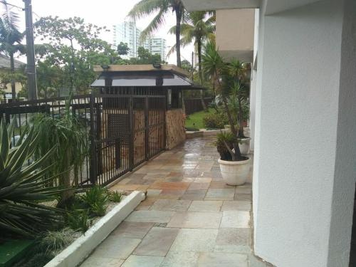 Apto Guaruja Enseada lado praia ambiente familiar