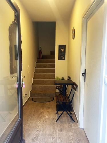 مدخل, Retro Mini Apartment in Zemun