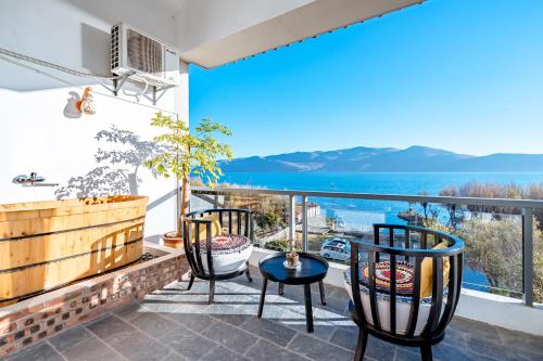 Balcony/terrace, The Corner Seaview Hotel in Dali