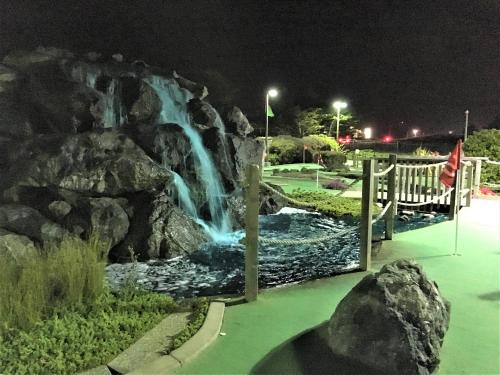Mini golf course, Emerald Dolphin Inn & Mini Golf in Fort Bragg (CA)