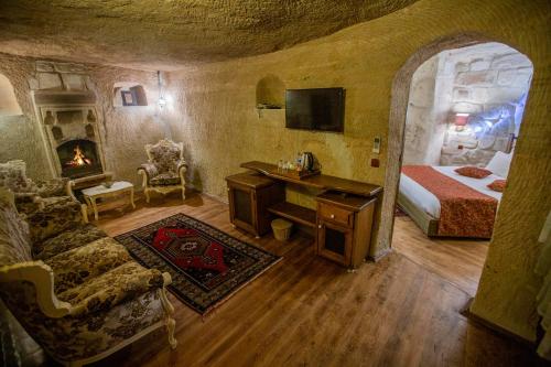 Divan Cave House