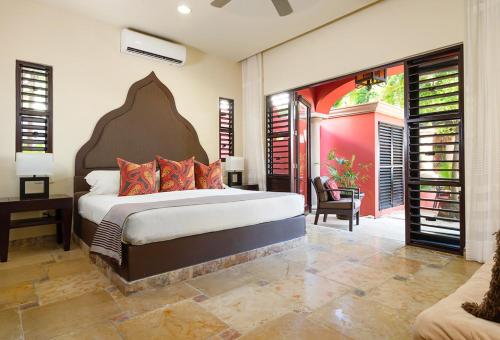 Tankah Cuatro Villa Sleeps 12 with Pool and Air Con