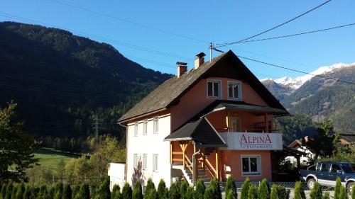 Appartementhaus Alpina, Unterkunft in Flattach