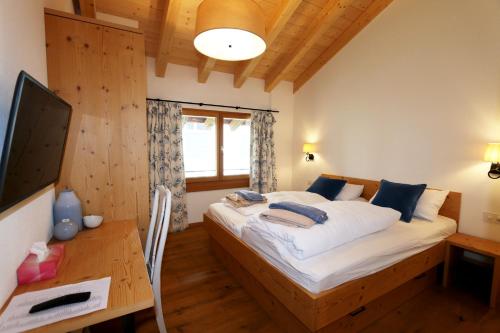 Pyrit, Saas-Fee (photo 4)