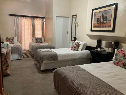 1 double bed, 4 twin beds