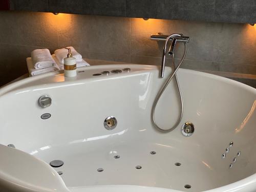 Family & Business Sauna Apartments Klonowa nad Zalewem, Unikat SPA - 2 Bedroom with Private Sauna, Jacuzzi, Air Conditioning, Garage - The Highest Standard!, Kielce