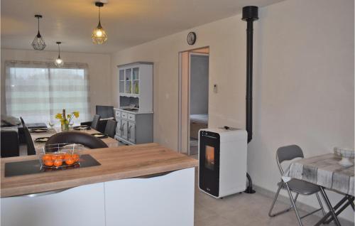 Nice home in Penvenan w/ 2 Bedrooms gîte à louer Penvénan