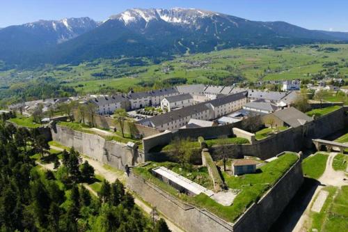Bonita casa. Gran jardín. Con wifi. (Bonita casa. Gran jardin. Con wifi.) in Bourg-Madame