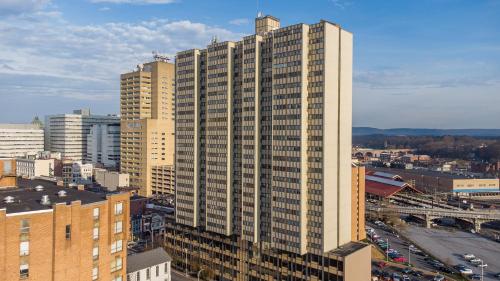 Viagem Downtown 2BR With Great View & Gym - image 3