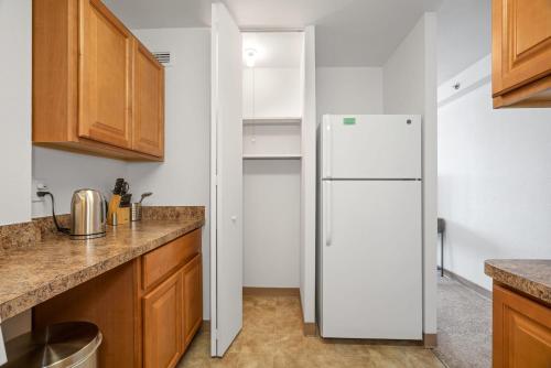Viagem Downtown 2BR With Great View & Gym - image 13