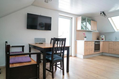  8 person farmhouse with sauna, Unterkunft in Toldijk