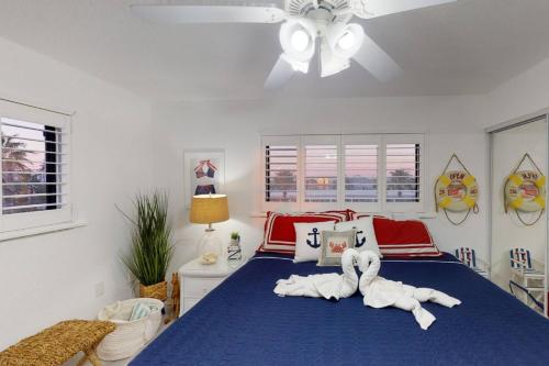 301 - Sunset Chateau in St Pete Beach, USA