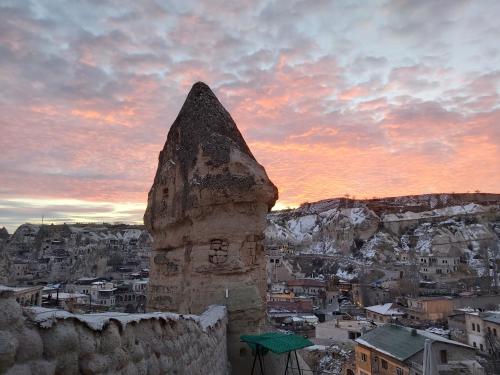 Emit Cave Hotel - image 5