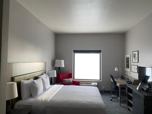 The Country Inn & Suites by Radisson, Tampa RJ Stadium in Tampa International Airport