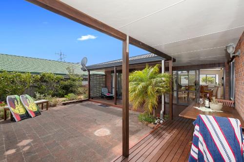 Duša, Bream Bay Bach - Ruakaka Holiday Home in Ruakaka