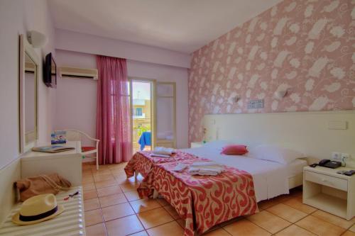 3 twin beds