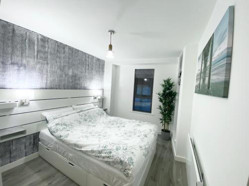 One-bedroom Flat With A Balcony, Manchester, Greater Manchester