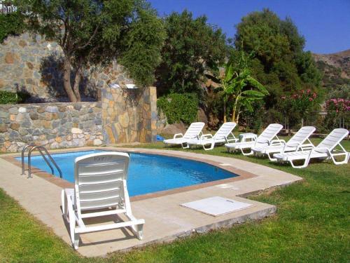  Ortakent Villa Sleeps 9 Pool Air Con WiFi in Ortakentyahşi