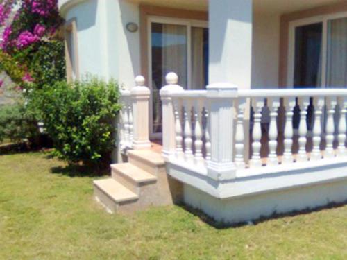  Ortakent Apartment Sleeps 6 Pool Air Con WiFi in Ortakentyahşi
