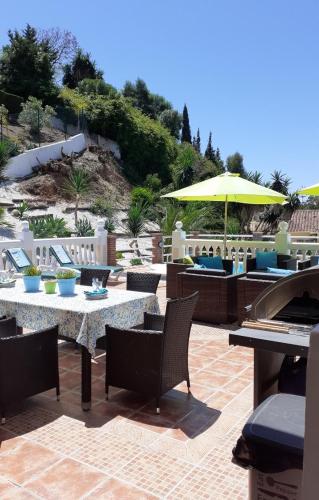 Mijas Villa Sleeps 10 Pool Air Con WiFi gîte à louer La Cala De Mijas